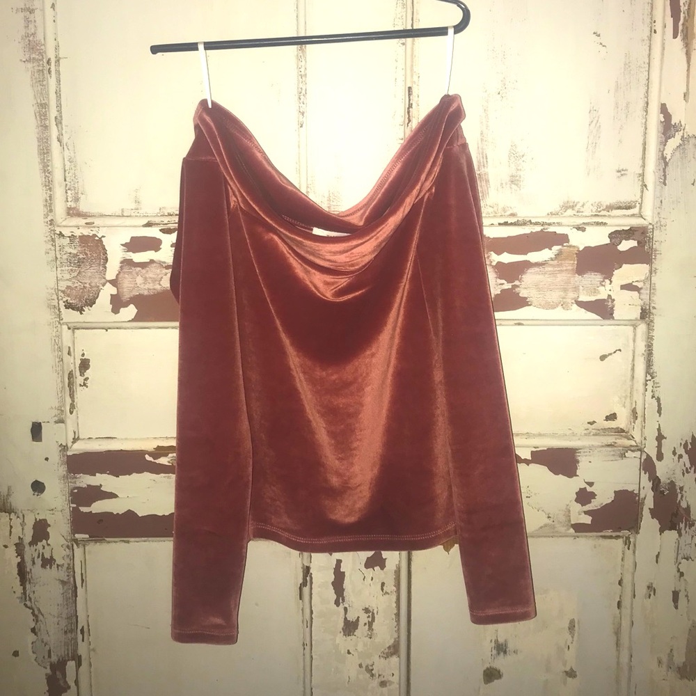 Aritzia Talula pink velvet shirt
